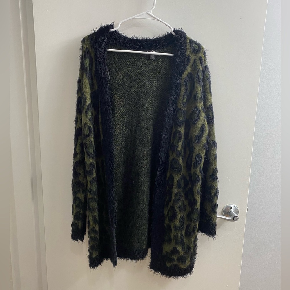 LORD & TAYLOR Women's Cardigan Animal Print Open
Front Oversized Sweater M